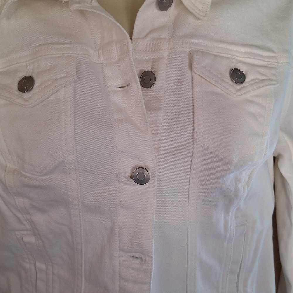 Time and Tru White Jean Jacket Classic Denim Style